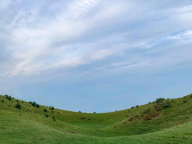 🌿 용눈이오름 – 초록 물결이 넘실대는 제주의 보물