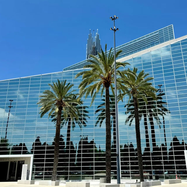 Crystal Cathedral – A Modern Icon of Faith and Architecture