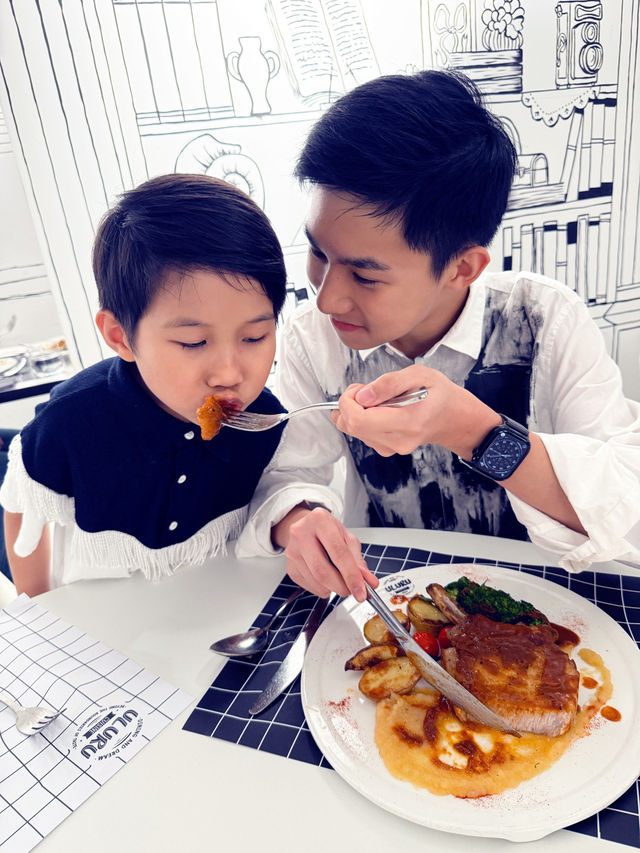 灣仔黑白型格餐廳