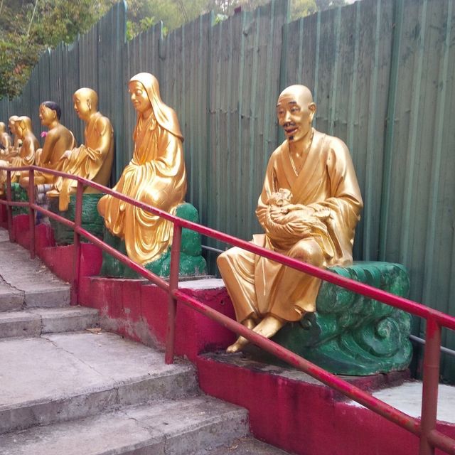Ten Thousand Buddhas Monastery (Man Fat Sze)