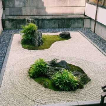 The Solo Daimyo's Stroll: Tokugawa-en Garden