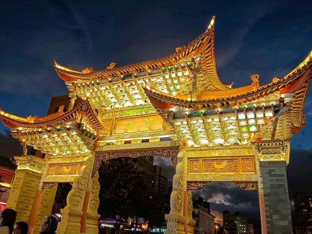 金馬碧雞坊 Jinma Biji Historic site