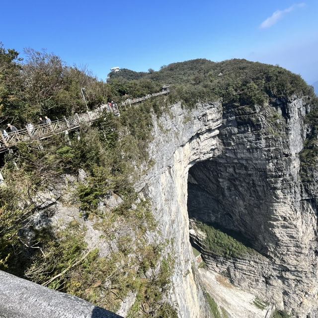 Zhangjiajie — A Landscape So Magnificent It Feels Almost Unreal (张家界) Zhangjiajie — A Landscape So Magnificent It Feels Almost Unreal (张家界)
