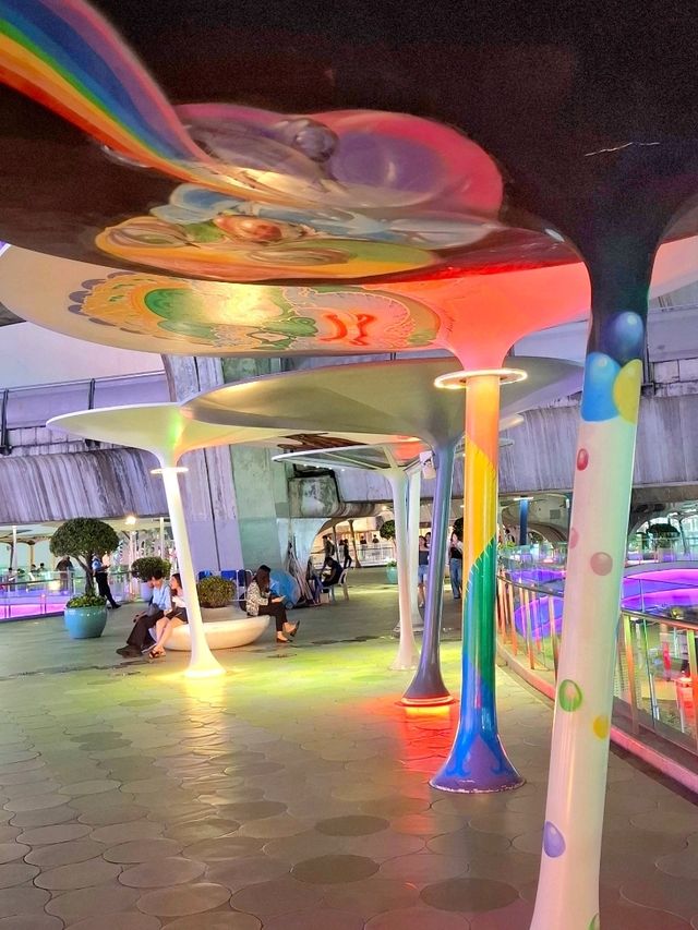 ชวนมา Check in แยกปทุมวัน สีสันบางกอก ชวนมา Check in แยกปทุมวัน สีสันบางกอก