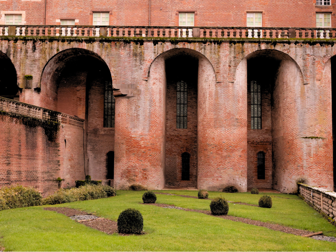 [A hidden gem of a church with a beautiful garden] Albi Cathedral and Gardens
