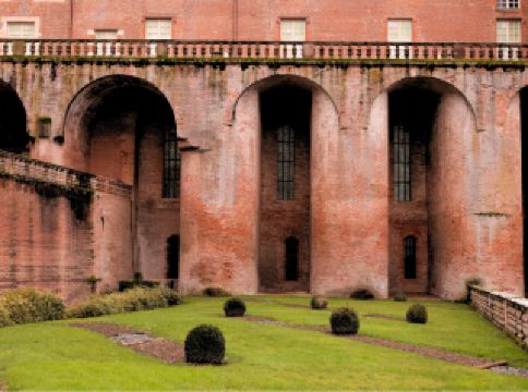 [A hidden gem of a church with a beautiful garden] Albi Cathedral and Gardens