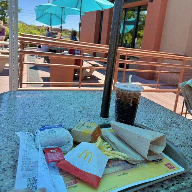 🇺🇸セドナにある唯一無二のターコイズアーチ🩵🍔🌵