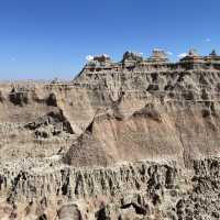 📍 Top Landmarks in Badlands National Park – Nature’s Sculpted Masterpieces 🌾⛰️