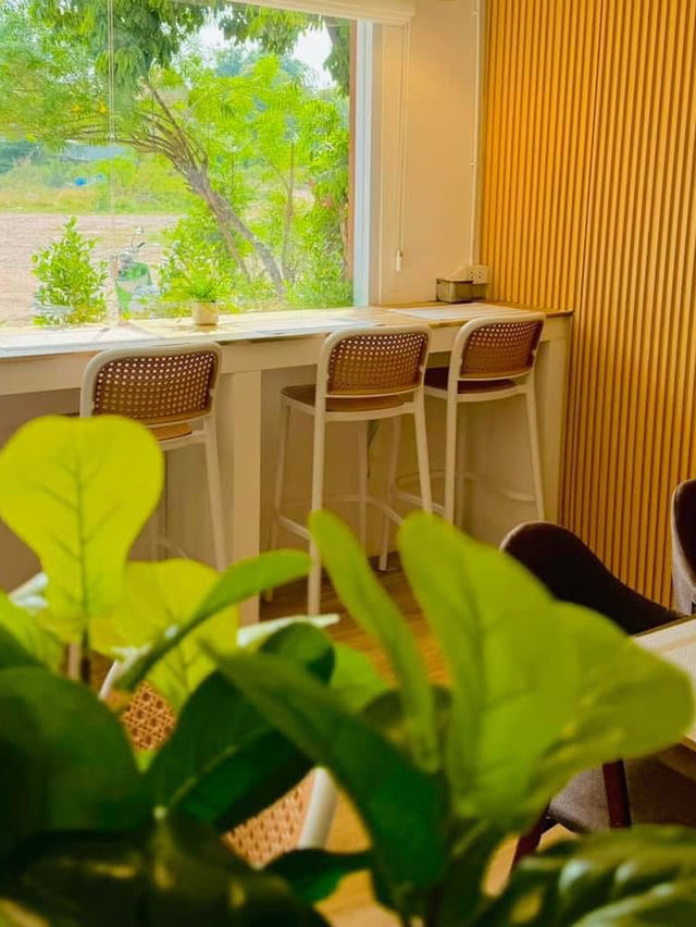 🌞✨ Demi Café - คาเฟ่แสงอาทิตย์แห่งศรีลำดวน 