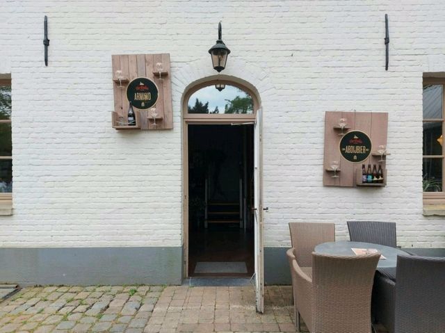 ปราสาทที่เป็นโรงผลิต Abbey beer ตัวแรกของ Limburg