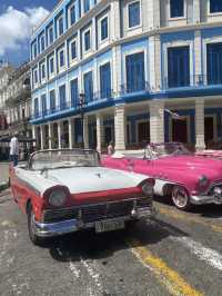 Explore Havana Like a Local: Classic Cars & Colorful Streets 