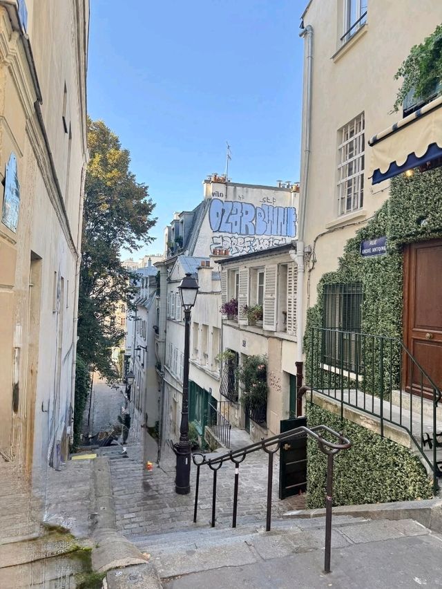 Discover Paris's bohemian heart in the 18th Arrondissement! 🗼 Discover Paris's bohemian heart in the 18th Arrondissement! 🗼