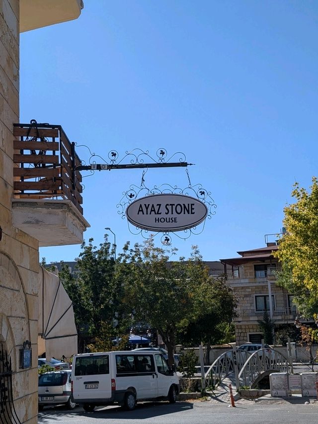 Ultimate Göreme Getaway: Sunrise, Hot Air Balloons, & Cave Cafes 🏜️🎈