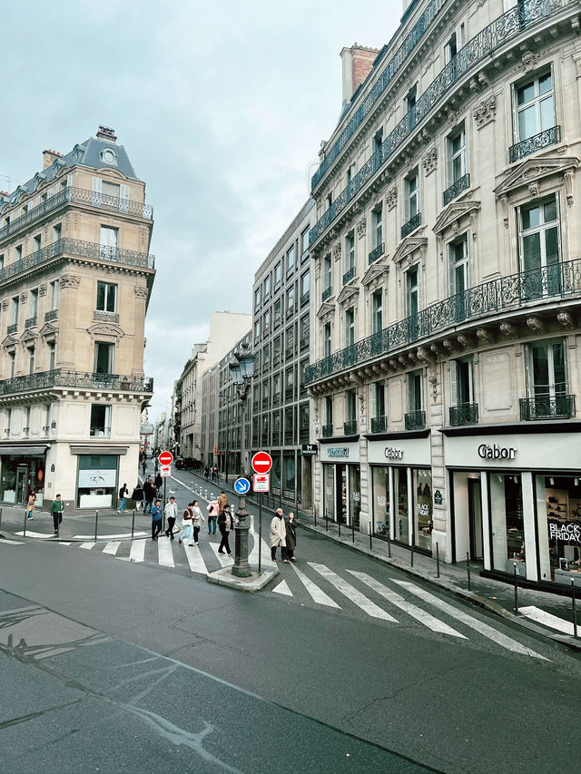 Paris’ Golden Triangle: Place Vendôme → Palais Royal → Louvre 🇫🇷 Paris’ Golden Triangle: Place Vendôme → Palais Royal → Louvre 🇫🇷