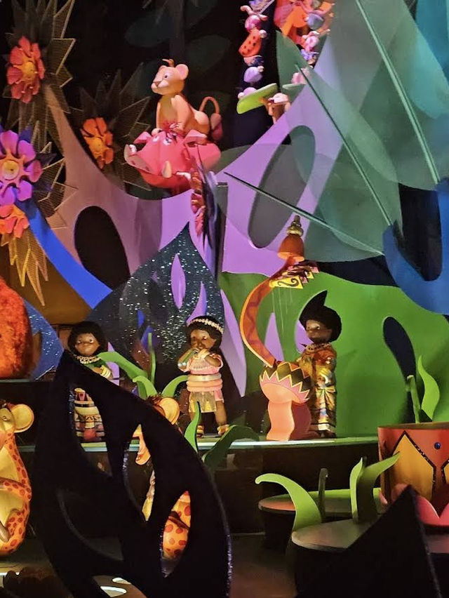 ✨ A magical cultural fusion at Shanghai Disneyland! 🏮🌸🏰 ✨ A magical cultural fusion at Shanghai Disneyland! 🏮🌸🏰