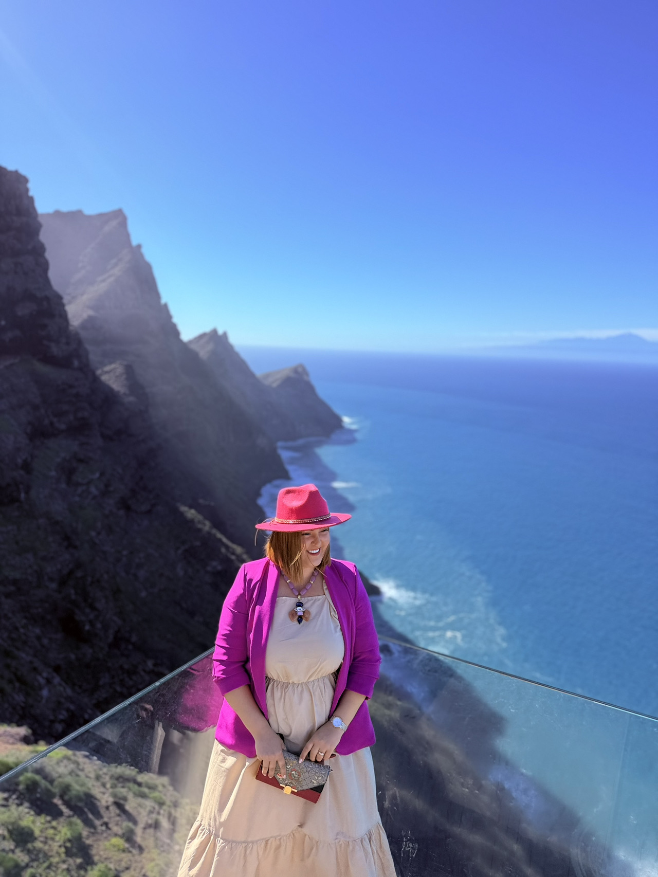 
#grancanaria🏳️🌈
#islandvibes 🌴🌵
#spanishmood 🇪🇸
#travelwithramonessa🌍
#oceanenergy 🌊
#canaryislands 🌴☀️🌊🔥

🎶 Living la vida locaaa 💃🔥🌴🇻🇳🌵🏔️🌊😍🏳️🌈

Gran Canaria is that kind of place that changes your mood instantly! 😍
Here you can go from desert to jungle, from mountains to the ocean, all in the same day. And I’m not exaggerating at all 😍
Gran Canaria is nicknamed “the miniature continent” because of its totally different microclimates.
The Maspalomas dunes look like the Sahara, but with the ocean right next to you 🌊
The bananas here (platanos) are smaller, sweeter and more flavorful than the regular ones 🍌
Locals often say “tranquilo” – and they truly live that way. No rush, no stress 😅
Coffee is strong, the sun warms you gently, and the sunsets… wow. PURE THERAPY 🌅
Mojo rojo & mojo verde sauce goes on almost everything and YES, you get addicted 😅🌶️
If you need to recharge your batteries and remember how to live slower and with more meaning… this island knows exactly what it’s doing 🌎