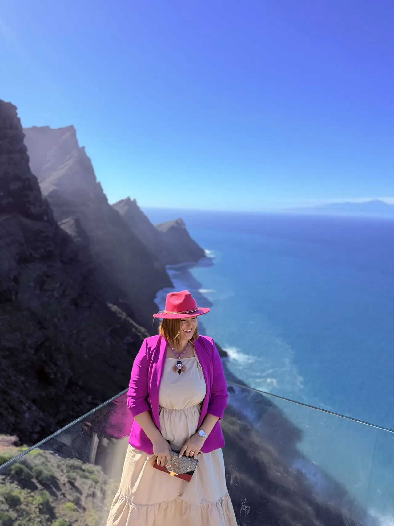 
#grancanaria🏳️🌈
#islandvibes 🌴🌵
#spanishmood 🇪🇸
#travelwithramonessa🌍
#oceanenergy 🌊
#canaryislands 🌴☀️🌊🔥

🎶 Living la vida locaaa 💃🔥🌴🇻🇳🌵🏔️🌊😍🏳️🌈

Gran Canaria is that kind of place that changes your mood instantly! 😍
Here you can go from desert to jungle, from mountains to the ocean, all in the same day. And I’m not exaggerating at all 😍
Gran Canaria is nicknamed “the miniature continent” because of its totally different microclimates.
The Maspalomas dunes look like the Sahara, but with the ocean right next to you 🌊
The bananas here (platanos) are smaller, sweeter and more flavorful than the regular ones 🍌
Locals often say “tranquilo” – and they truly live that way. No rush, no stress 😅
Coffee is strong, the sun warms you gently, and the sunsets… wow. PURE THERAPY 🌅
Mojo rojo & mojo verde sauce goes on almost everything and YES, you get addicted 😅🌶️
If you need to recharge your batteries and remember how to live slower and with more meaning… this island knows exactly what it’s doing 🌎