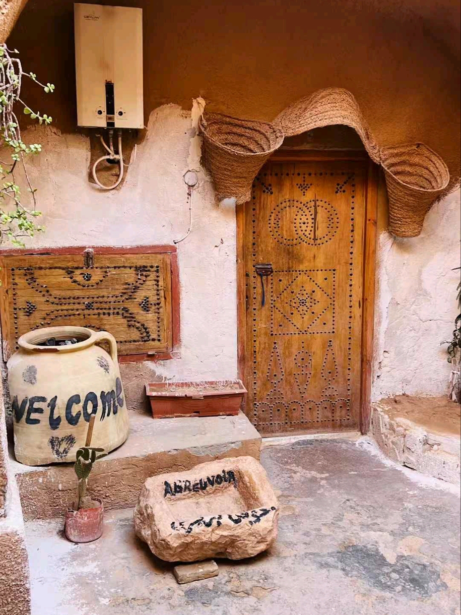 #winterescape Quirky Vibes at Hotel Sidi Idriss 🔮🌞  
Uncover otherworldly architecture and creative vibes in Matmatat-Al-Qadimal, where ancient troglodyte homes meet unexpected pop culture touches! Take your camera—this experience is pure sunshine and outdoor artistry.

Recommended Route:  
Begin at Hotel Sidi Idriss, famous for its cave dwellings and instantly recognizable to "Star Wars" fans. The metal sculptures you spotted outdoors (close-up and sunlit!) make perfect foregrounds for travel portraits—aim for a bright, clear day to highlight their textures against the graffiti wall. Capture wide shots for Instagram-worthy contrast between local heritage and urban art.

Must-Do Activities:  
Explore the underground bunkers that once served as Berber homes (and movie sets). Pause at the painted walls for a dose of contemporary creativity—a fusion of history and street art! Embrace the sun—midday light gives your photos a crisp, vibrant punch.

Photo Spots:  
Best angles: Frame the metal sculptures with the graffiti as backdrop, or take portraits near the cave entrances to spotlight the unique architecture. Close-ups on the metallic surfaces pop beautifully beneath the Tunisian sun!

Visiting Tips:  
Visit between 9:00 AM–11:00 AM or later afternoon for softer light and fewer crowds. Wear comfortable shoes—paths are uneven, and the site is mostly outdoors. Year-round opening from 9:00 AM–6:00 PM makes planning easy.  

Precautions:  
Bring water and sun protection—there’s little shade. Respect local residents and hotel guests (avoid loud photo sessions in private corners). Don’t touch or climb on sculptures—enjoy from a safe distance.

#Tunisia #MatmatatAlQadimal #CulturalLandscape #HotelSidiIdriss #TravelTips