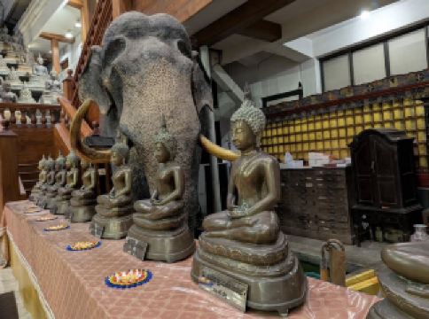 岡嘎拉瑪雅寺不僅是禮拜場所，也是一個活躍的中心