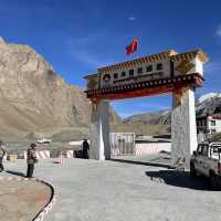 西藏之旅 - 羊卓雍錯｜一顆仙女散落的藍色吊墜靜躺山南