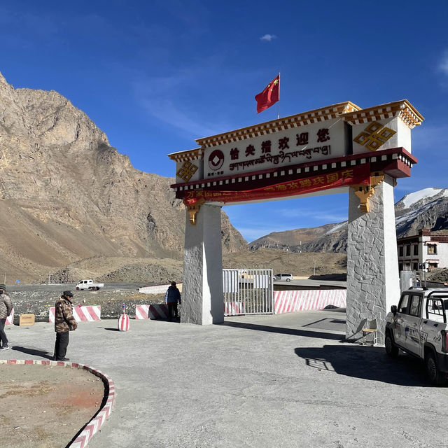 西藏之旅 - 羊卓雍錯｜一顆仙女散落的藍色吊墜靜躺山南