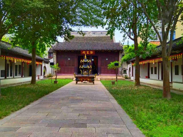 江蘇最南端的古鎮，自古以絲綢業聞名天下