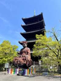 有自動扶梯的八事興正寺