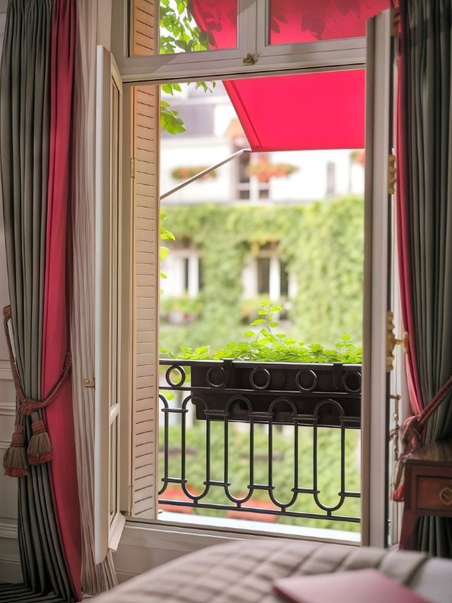 🗼 Parisian Chic & Charm: Hôtel Plaza Athénée 🌹