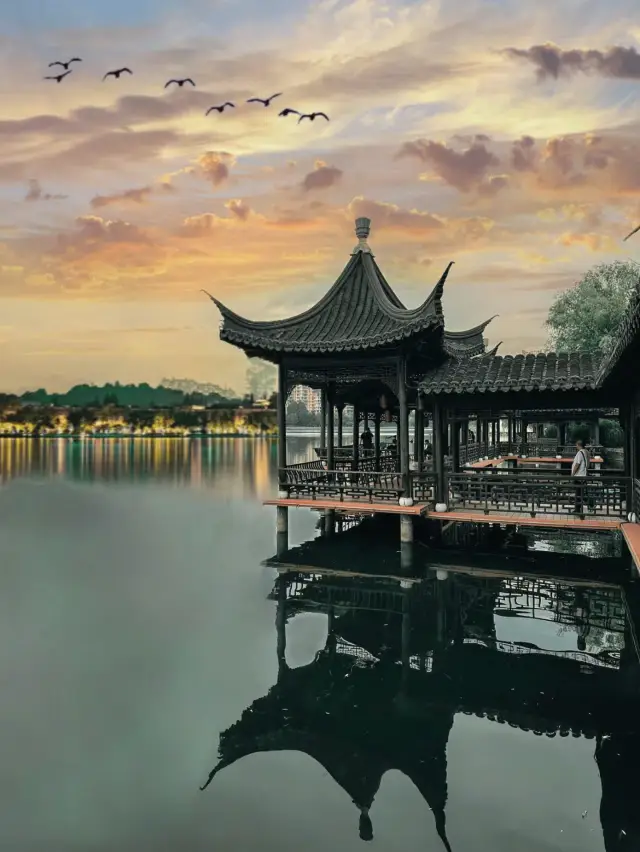 I thought Xuanwu Lake was already beautiful enough, until I went here