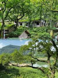 這個古村在縉雲山脈下，嘉陵江邊，依山而建，是典型的重慶山城地