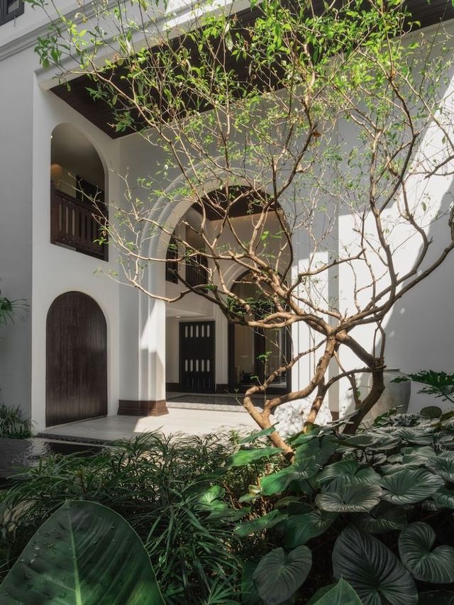 🌴 Chiang Mai's Serene Oasis: Burirattana Hotel 🏨✨