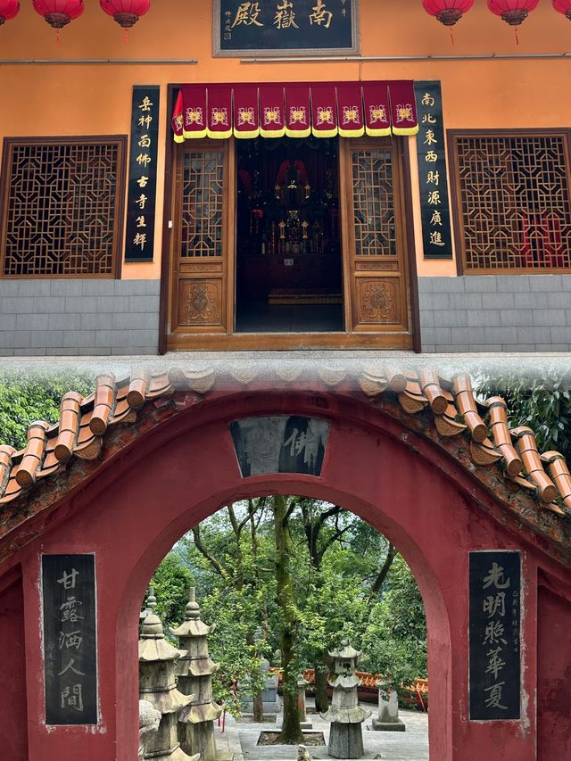 南京的棲霞古寺，一座承載著千年歷史的佛教聖地