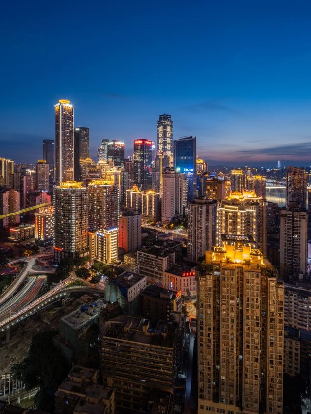 🌃 Chongqing's Sky-High Sleepover: Stellar Views & Comfort! ✨