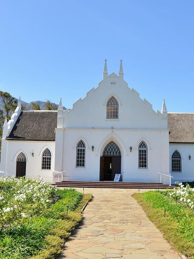 🏨 Top Stays in Stellenbosch: Spa & Scenery 🍇🛀