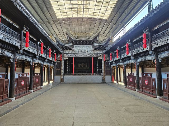 穿越百年流光歲月，品鑒明清文化瑰寶。