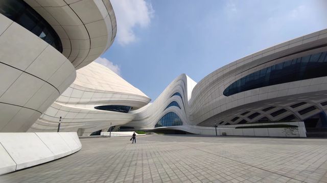 走進建築師扎哈·哈迪德落筆的藝術境界——梅溪湖藝術中心。