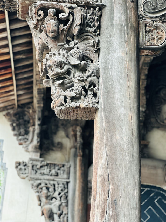 活的木雕博物館——東陽盧宅。