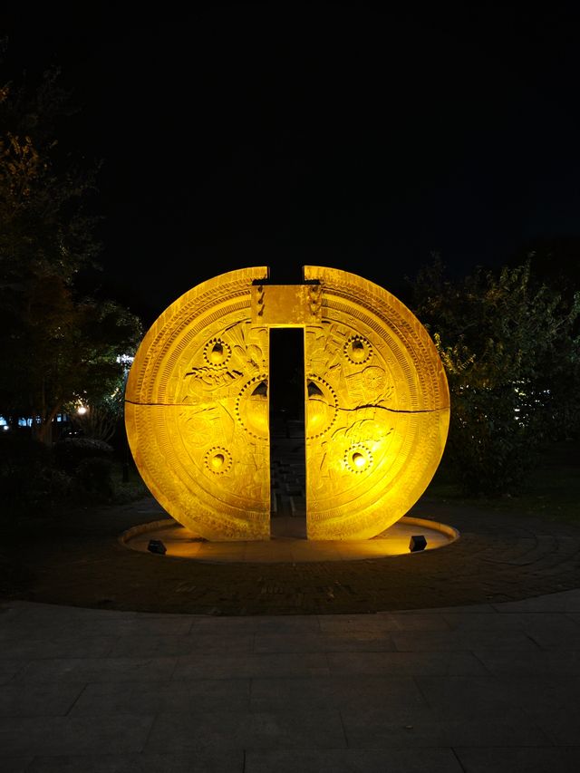 紹興夜遊大善塔點亮古風夢境。