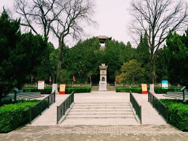 Enigmatic Feeling of Touching History: Maoling Mausoleum