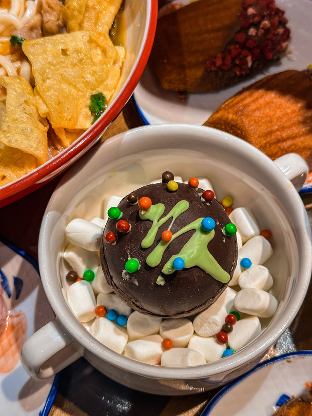 在這家店吃到了聖誕巧克力球！