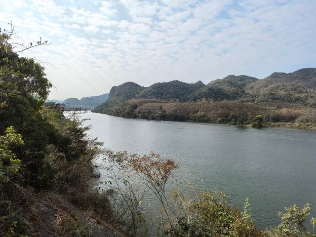 昌化江畔木棉賞花碼頭一一木棉紅景區