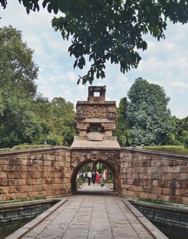 德陽石刻公園 被歲月塵封的藝術殿堂
