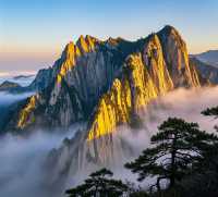 【華山極限挑戰：夜爬險峰與雲海日出的靈魂對話】