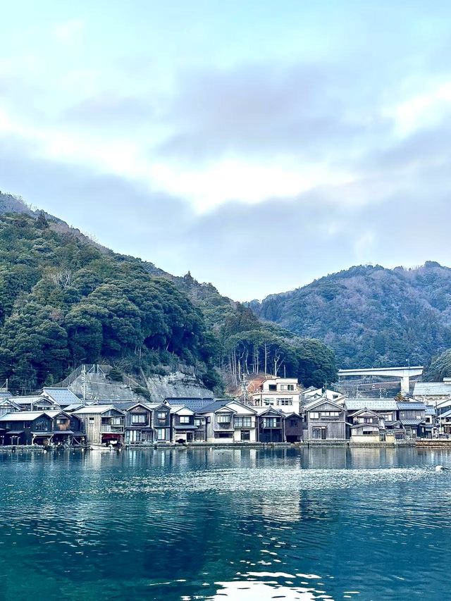 伊根舟屋：懸浮於時間之海的千年漁人夢境