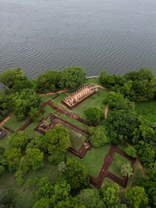 Sri Lanka | The Lost Buddhist Capital A silent gaze spanning a thousand years