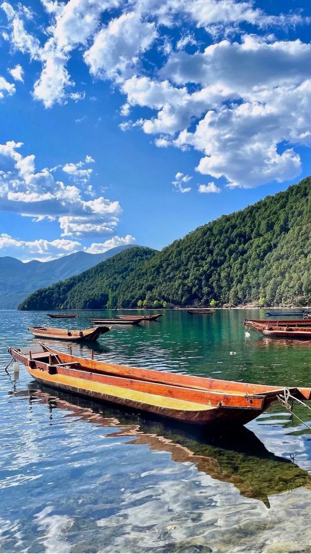 瀘沽湖：墜入凡間的藍色詩行