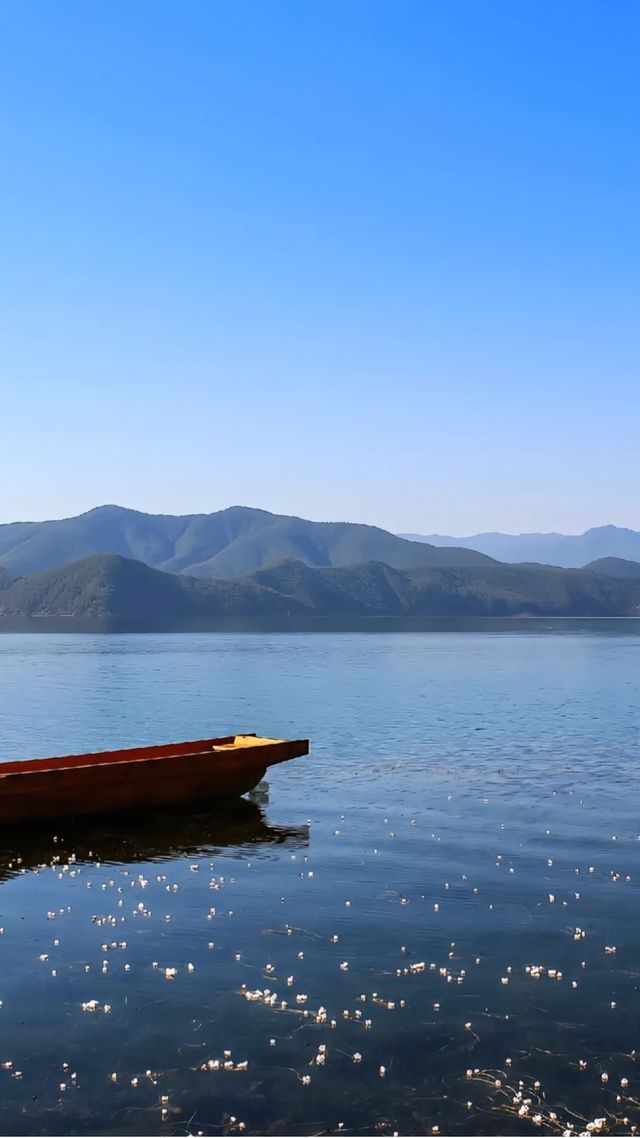 瀘沽湖：墜入凡間的藍色詩行