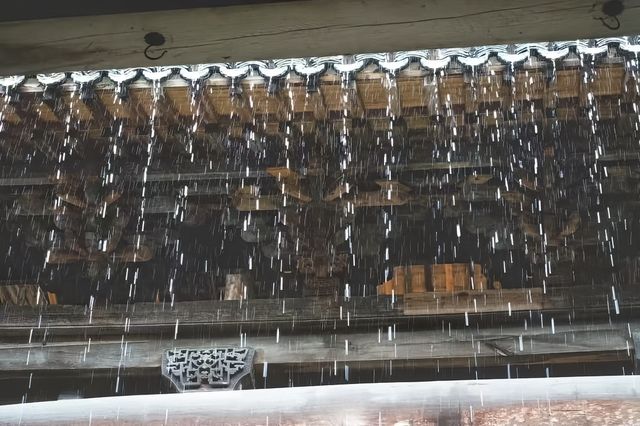 雨洗西遞：一幅暈開的水墨長卷