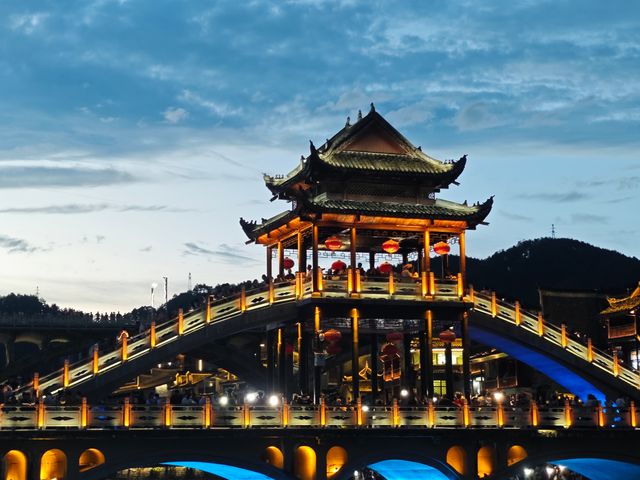 來鳳凰古城你就咁玩，詳細嘅旅遊避雷版