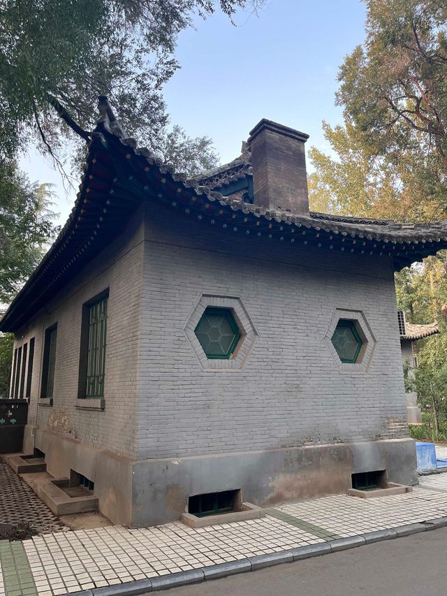 山西旅遊必打卡！百年晉農大絕美民國校園